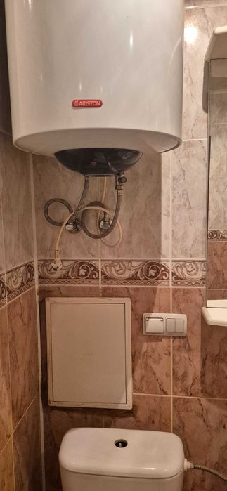 Продам однокімнатну квартиру у центрі  міста Шептицький