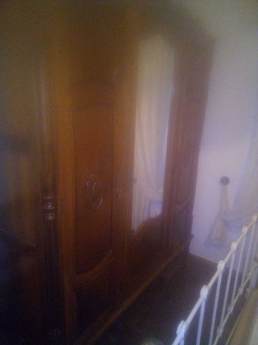 Roupeiro antico + cama ferro +  2 mesas cabeceira antigas