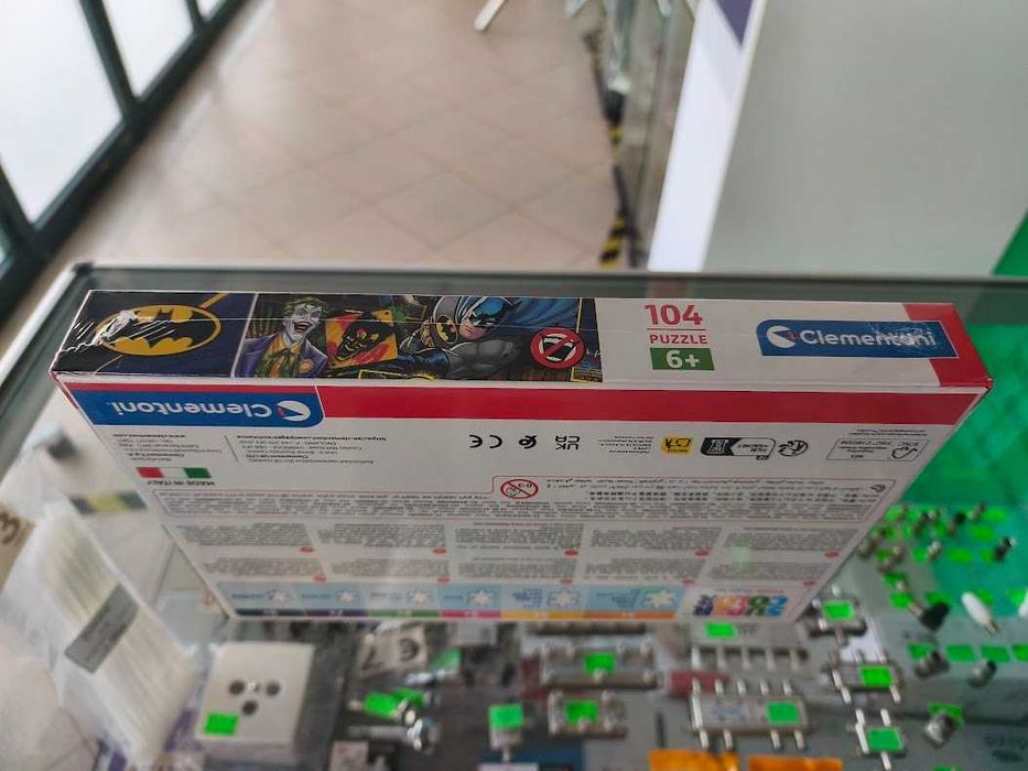 Puzzle Clementoni Batman vs Joker Super Color 38x27cm 104 peças