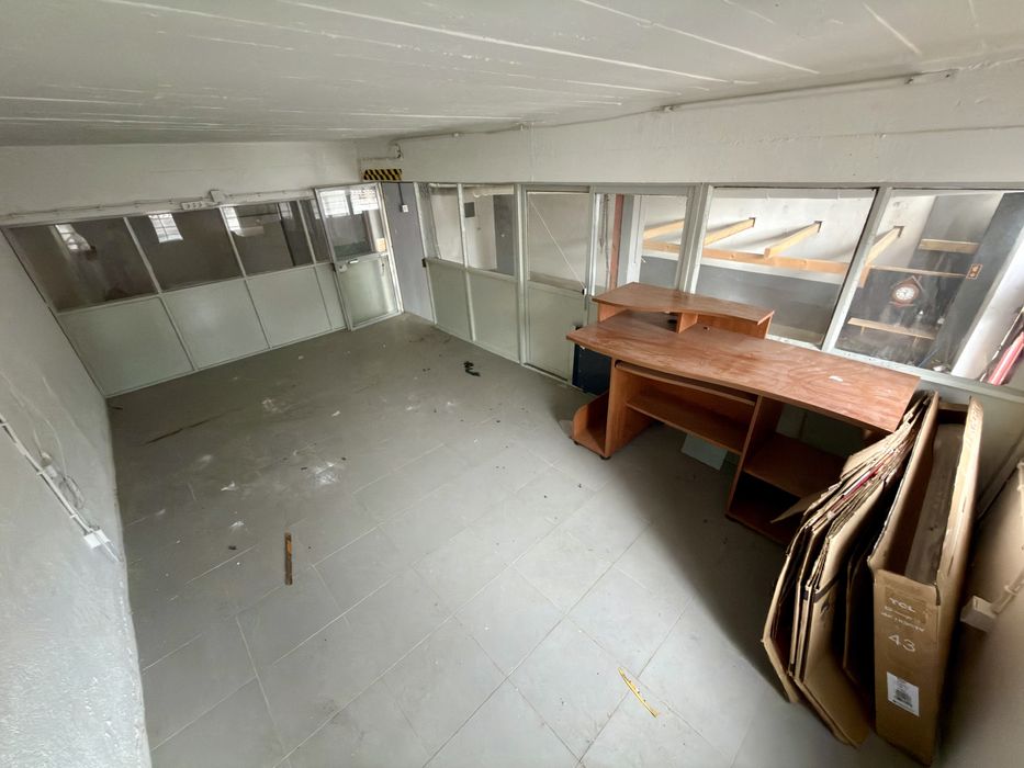 Armazem 210m2 odivelas