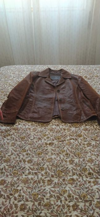 casaco em pele de senhora castanho