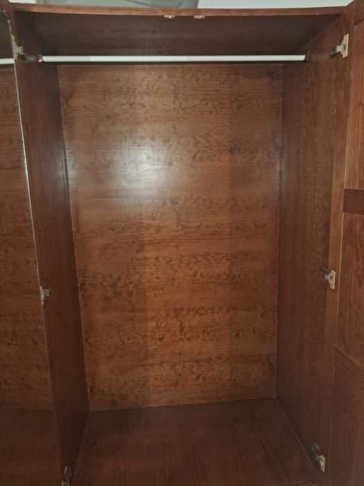 Roupeiro duas portas e duas gavetas