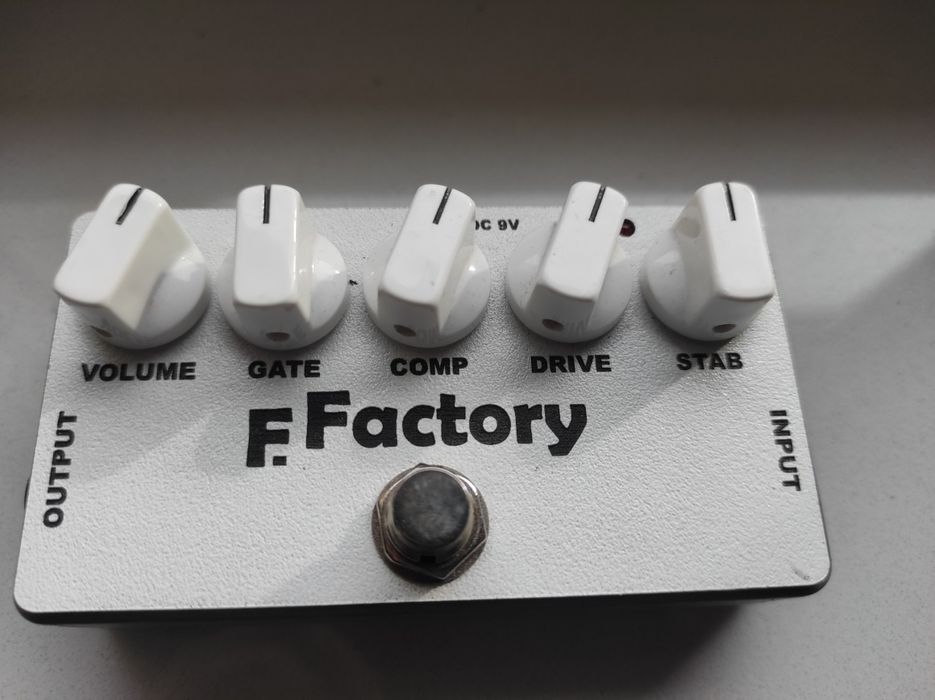 Zvex Fuzz Factory (kopia efektu)