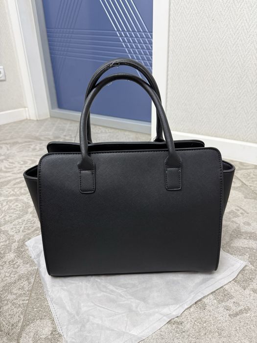 Велика жіноча чорна сумка