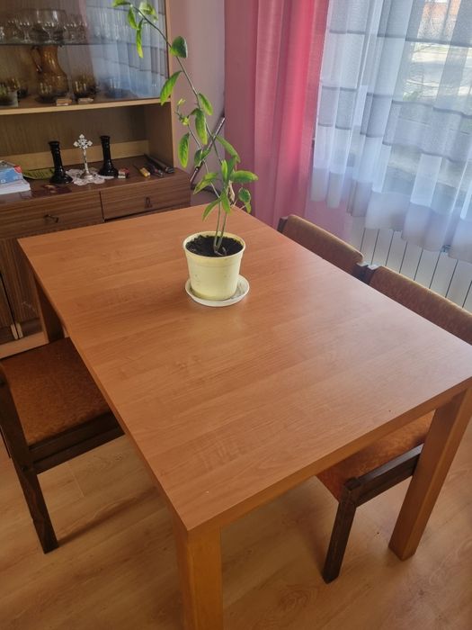 Stół rozkładany .