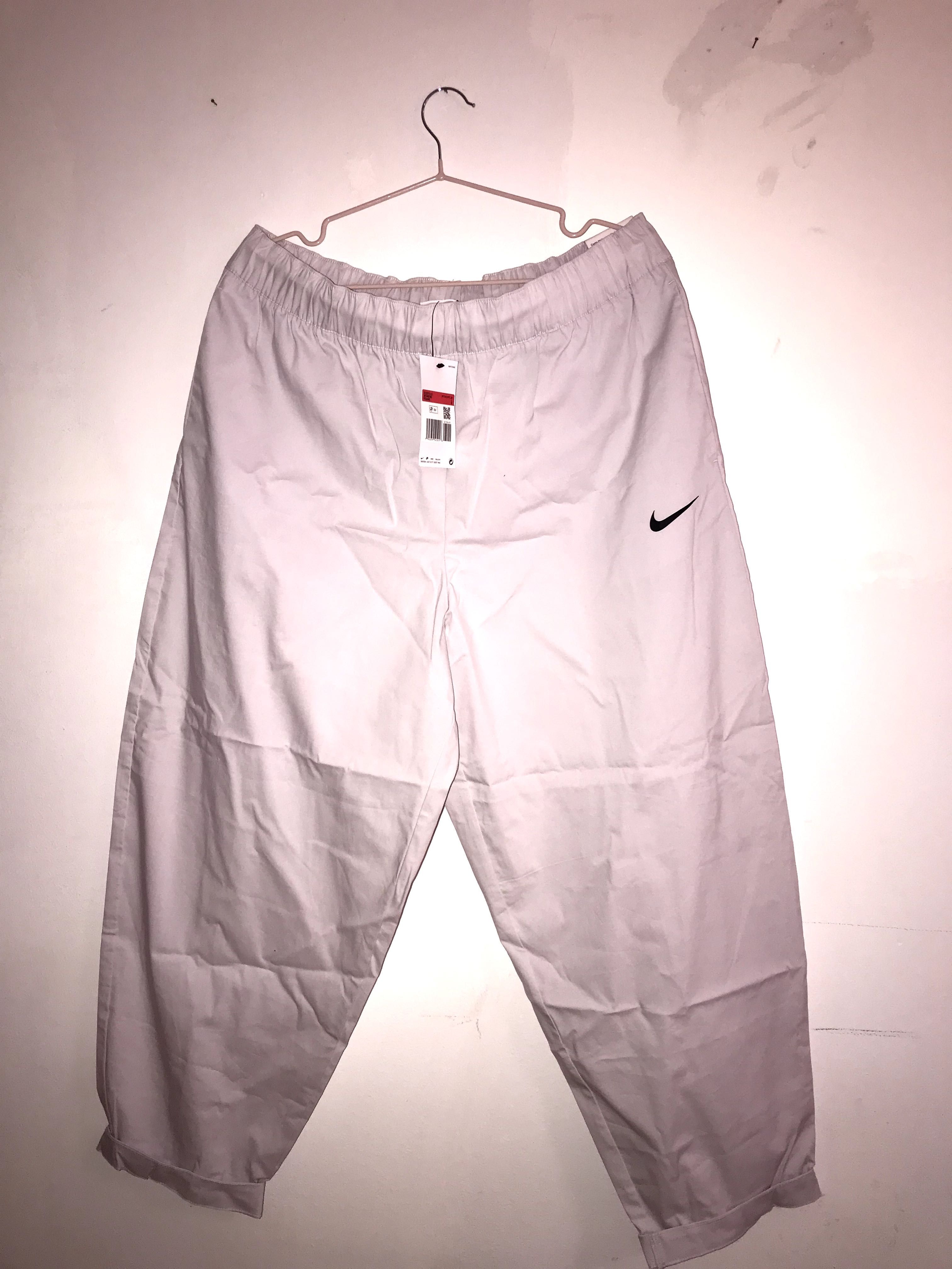Calça Nike nova com etiqueta