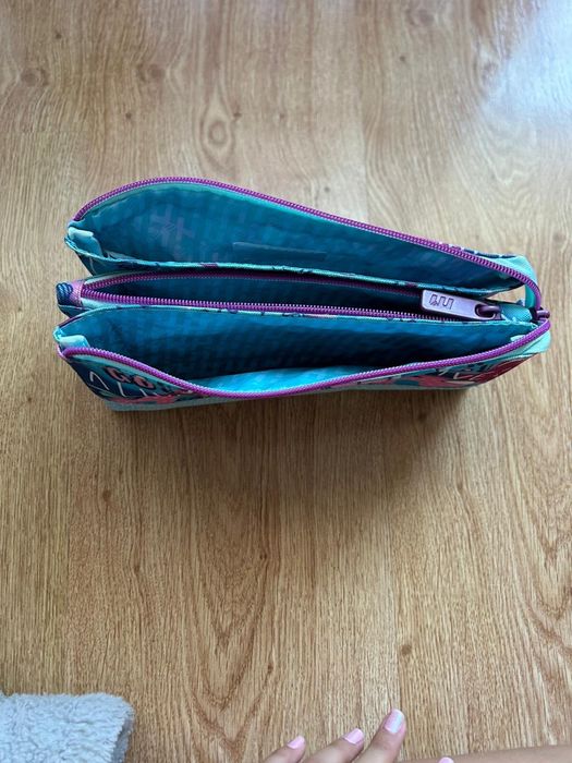 Mochila, base com rodas e estojo