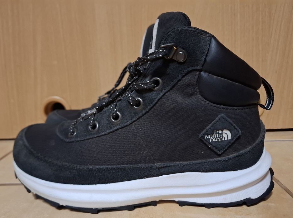 Trapery, sneakersy, adidasy, firmy The North Face, rozm. 37.