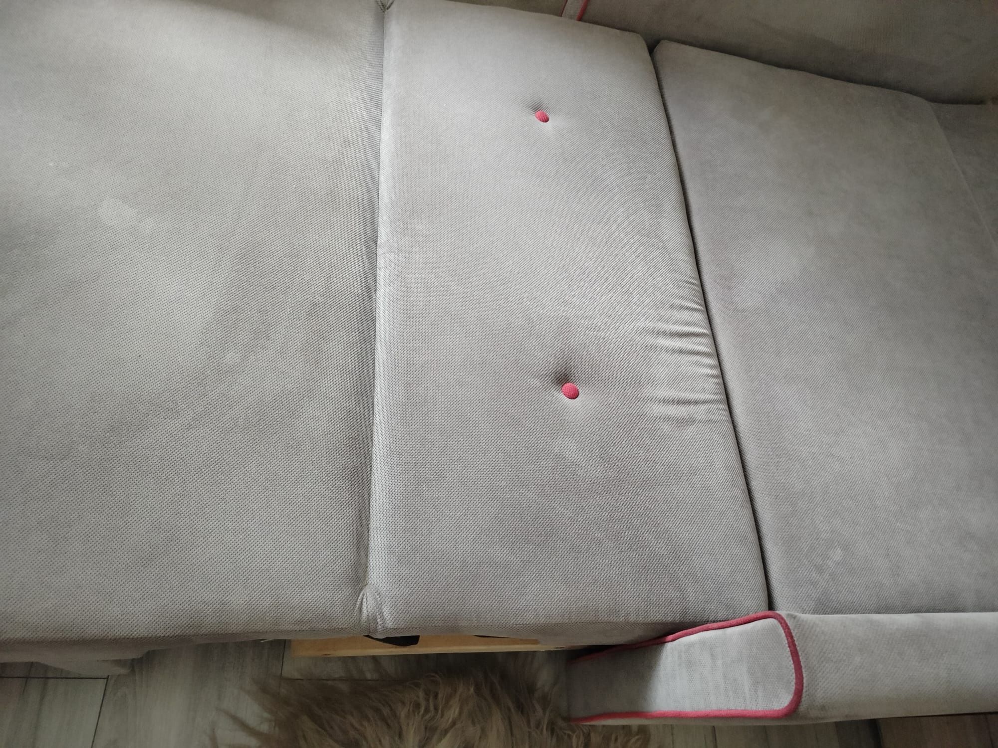 Sofa rozkładana z pojemnikiem
