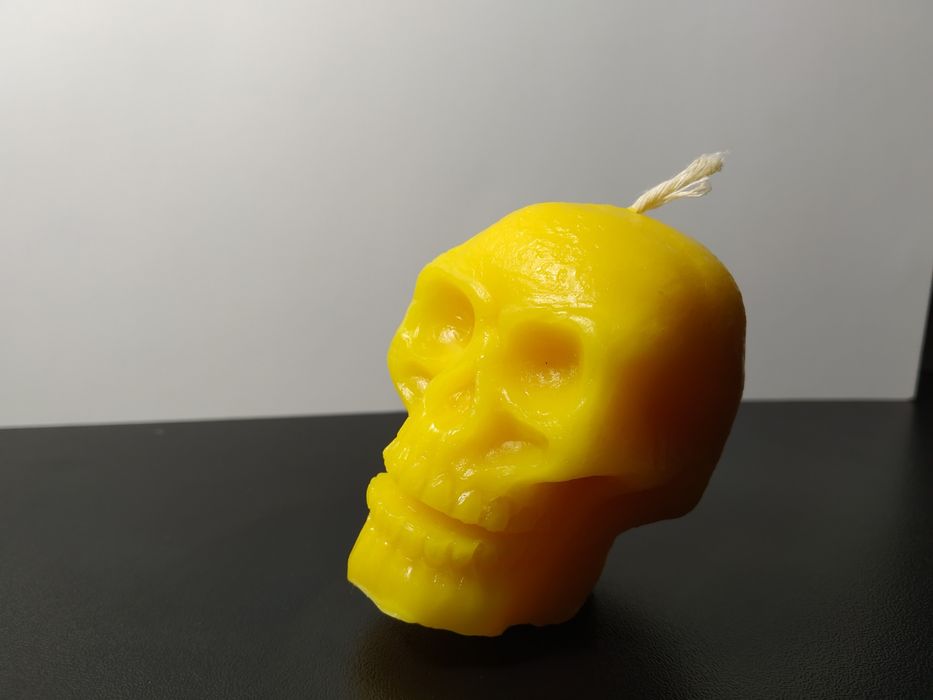 Декоративна воскова свічка "череп"