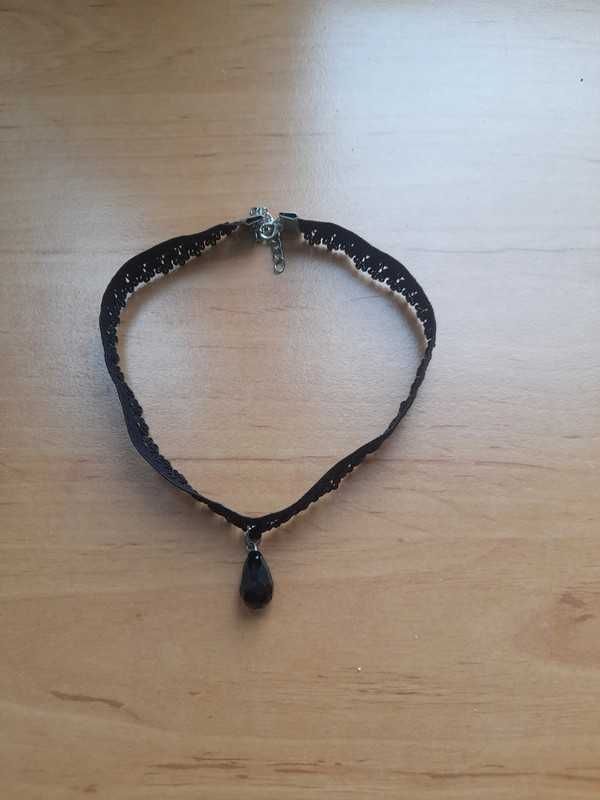 Naszyjnik choker.