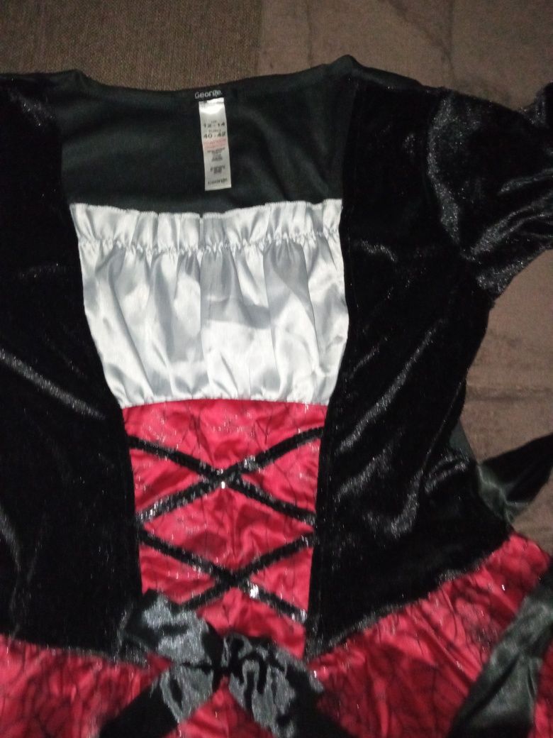 Strój wampirzyca R 40
