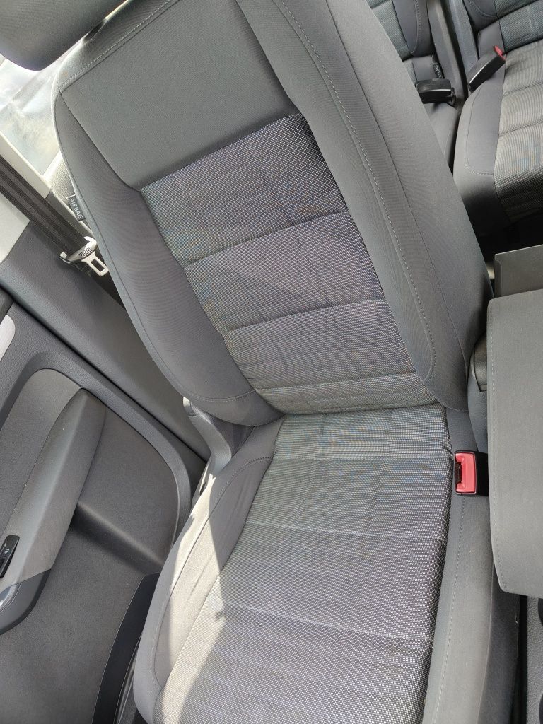 Wnętrze fotele Touran Volkswagen 2006
