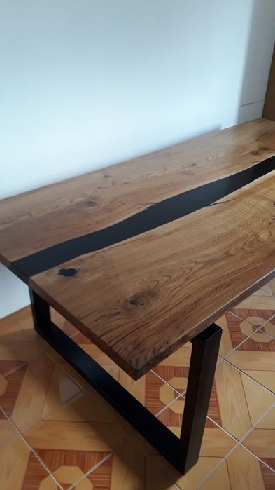 Стіл дубовий з епоксидної смоли