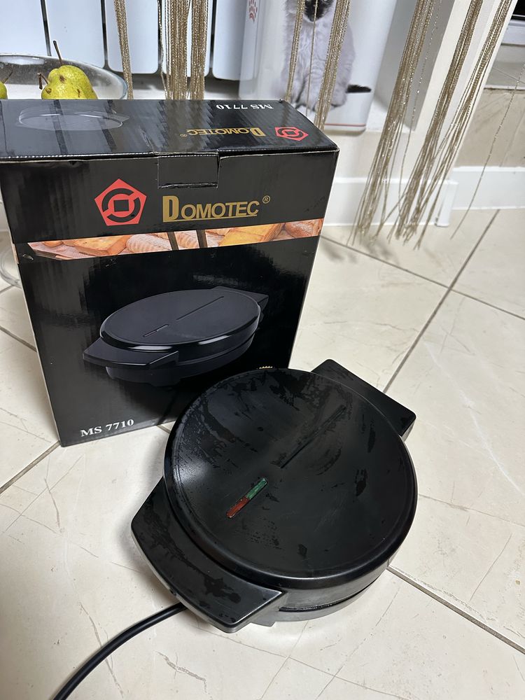 Вафельниця domotec