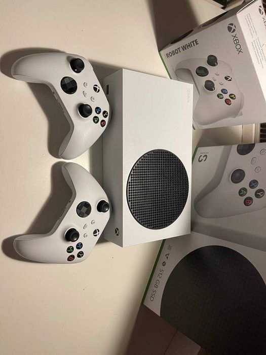 Xbox Series S, dwa pady