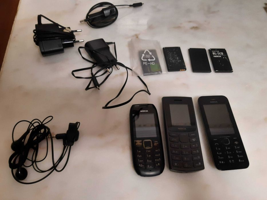 3telemóveisNOKIA+4baterias+3carregadores+1phone com microfone