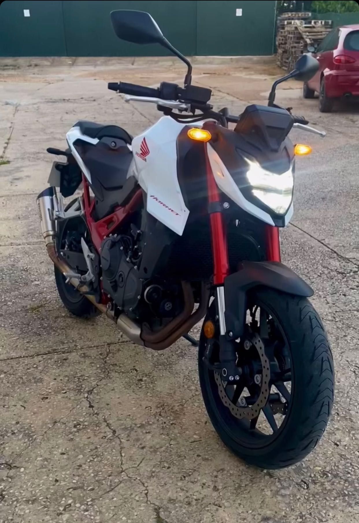 Honda cb750  Hornet 2023 como nova Full power