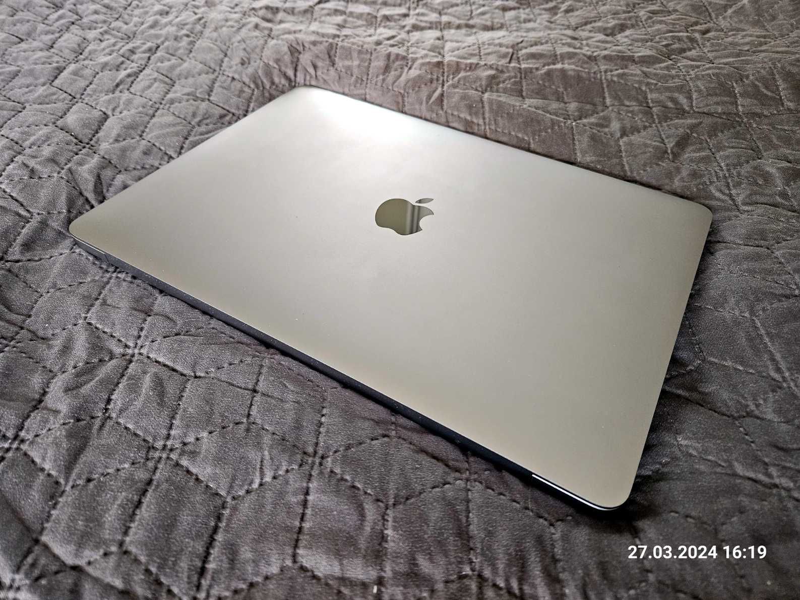 MacBook Air M1 8/256 jak nowy