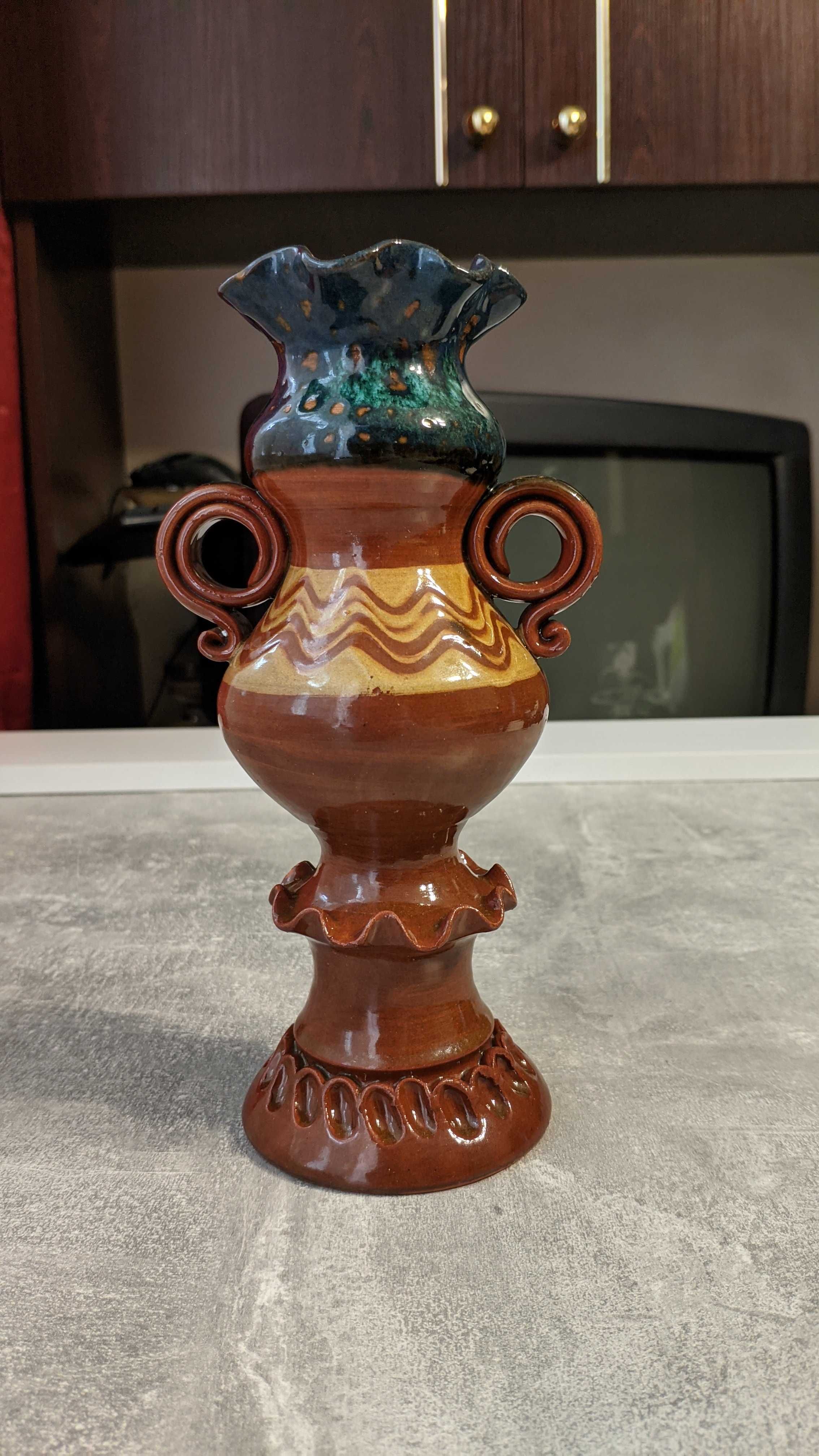 Глиняна ваза ручної роботи / Глиняная ваза ручной работы