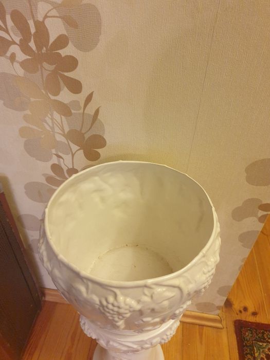 Donica na kwiaty z kolumną. Ceramika