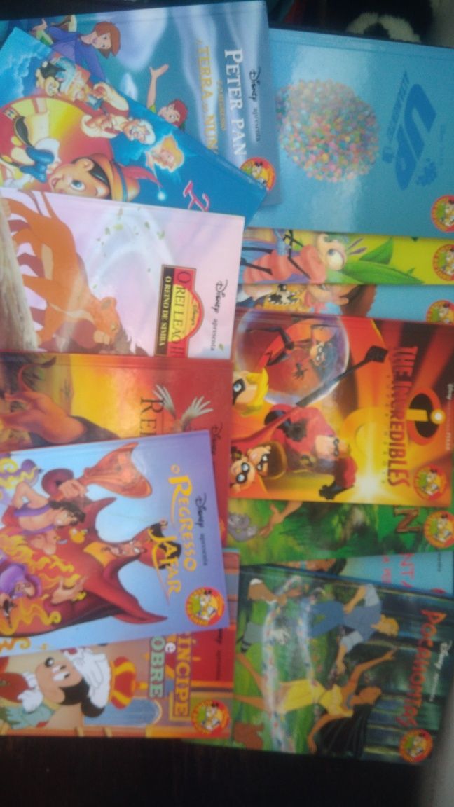 Livros da coleção "clube do livro" da Disney