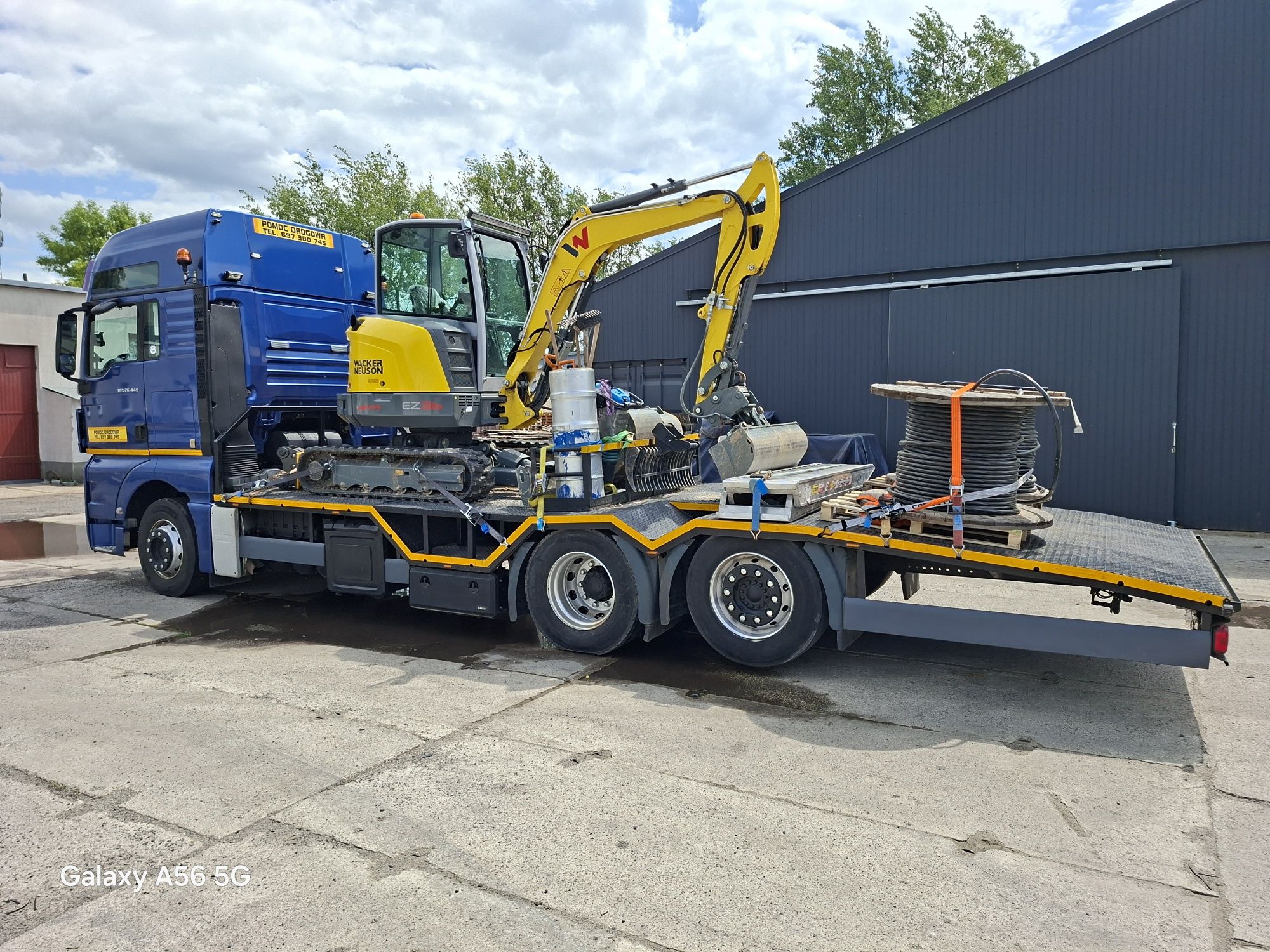 •USŁUGI KOPARKĄ 4T.     •TRANSPORT pojazdów, rzeczy, maszyn do 16T