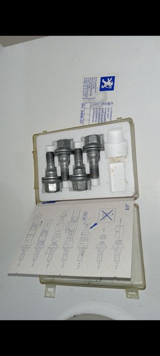 Parafusos Pernos para Peugeot