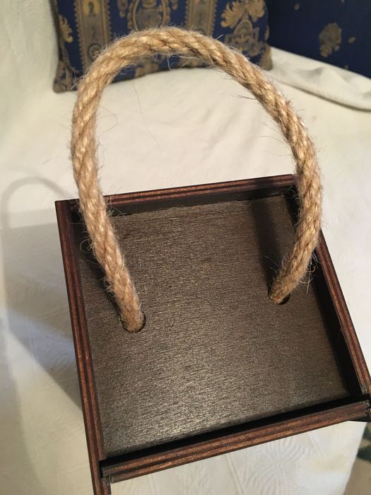 Продам подарочную коробку