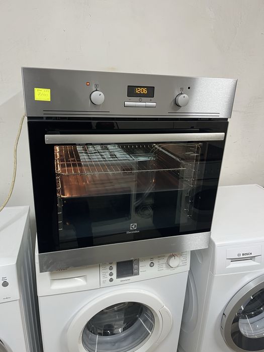 Духова шафа/духовка під забудову Electrolux