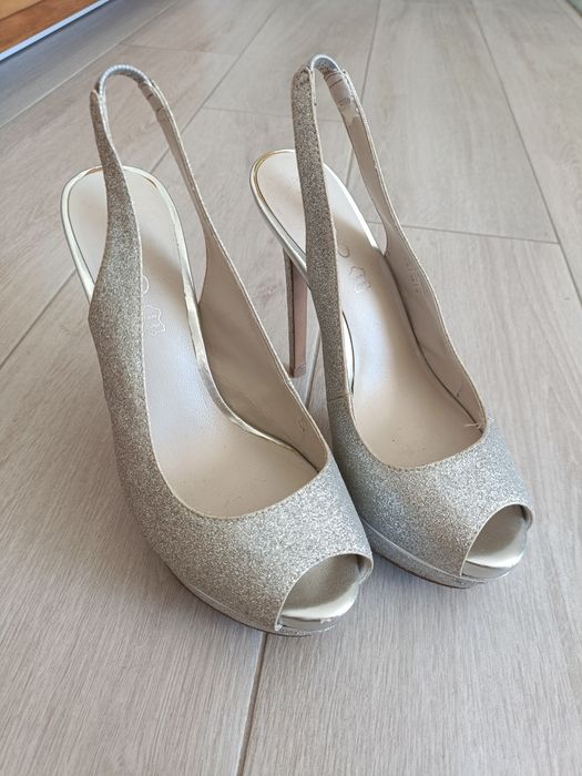 Saltos altos prateados 38 ALDO