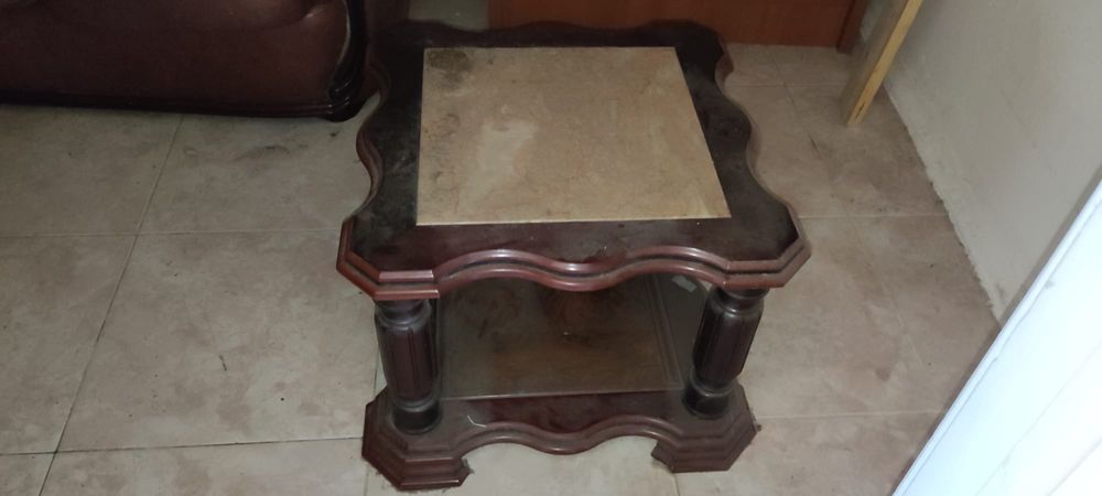 Messa de centro em madeira com pedra