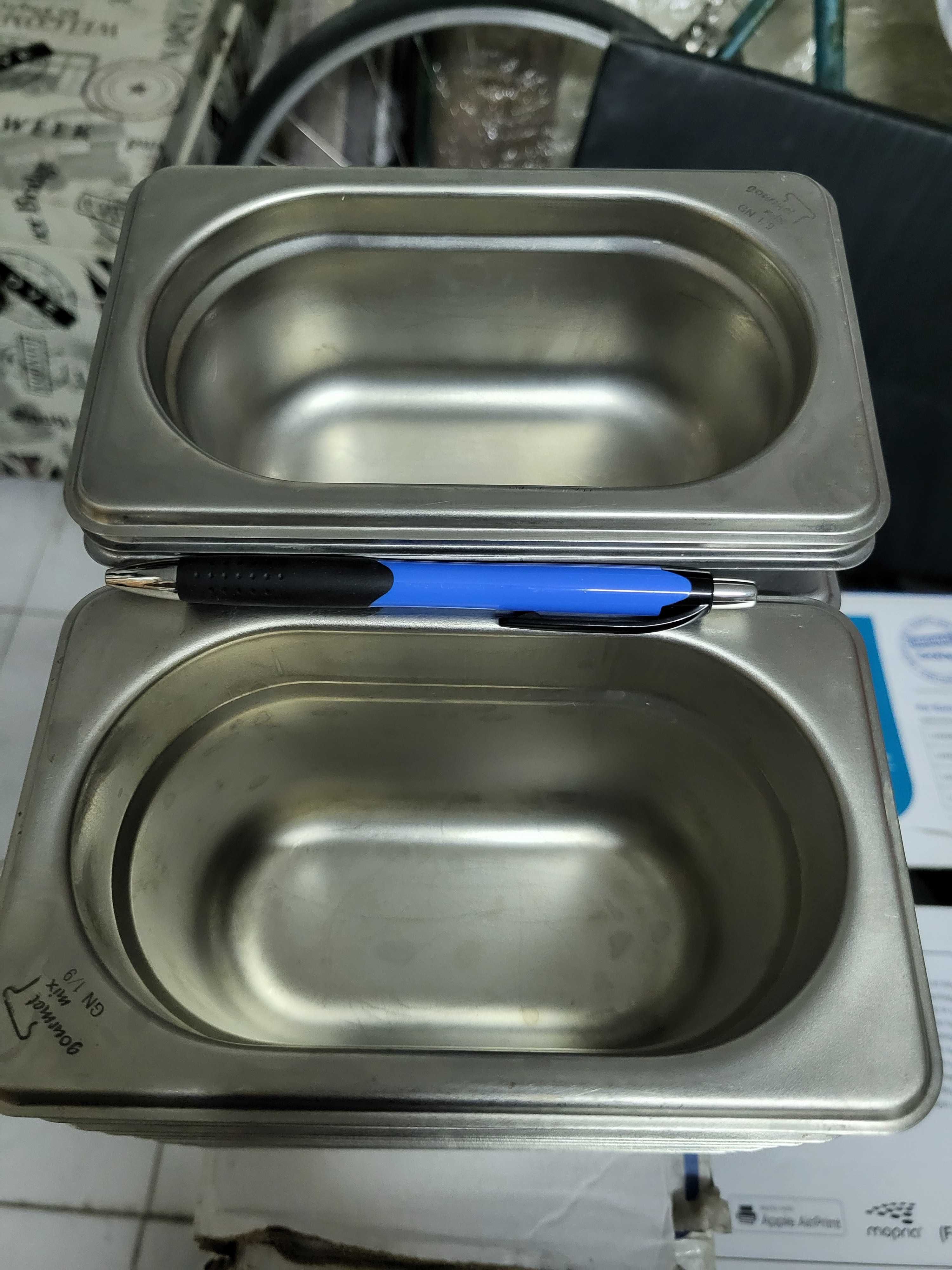 24 cubas pequenas em aço inox/  24  small stainless steel vats.