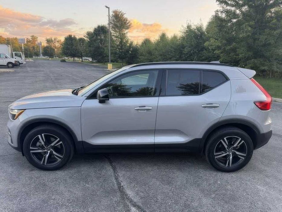 Volvo XC40      2024