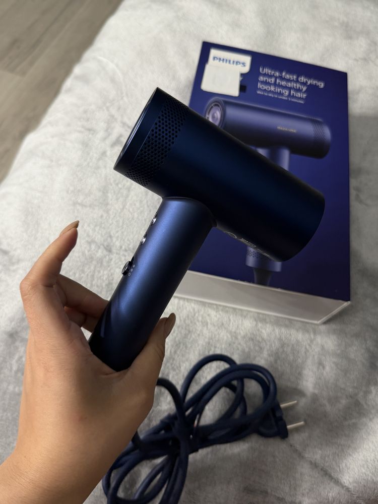 Фен Philips серії 8000