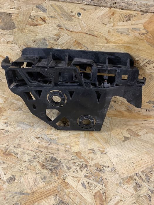 Кріплення бамперу крило Пежо 3008 5008 Кронштейн бампер-крило