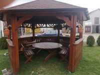 Altana ogrodowa wraz ze stołem i ławkami