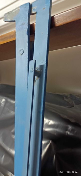 Cama de ferro antiga