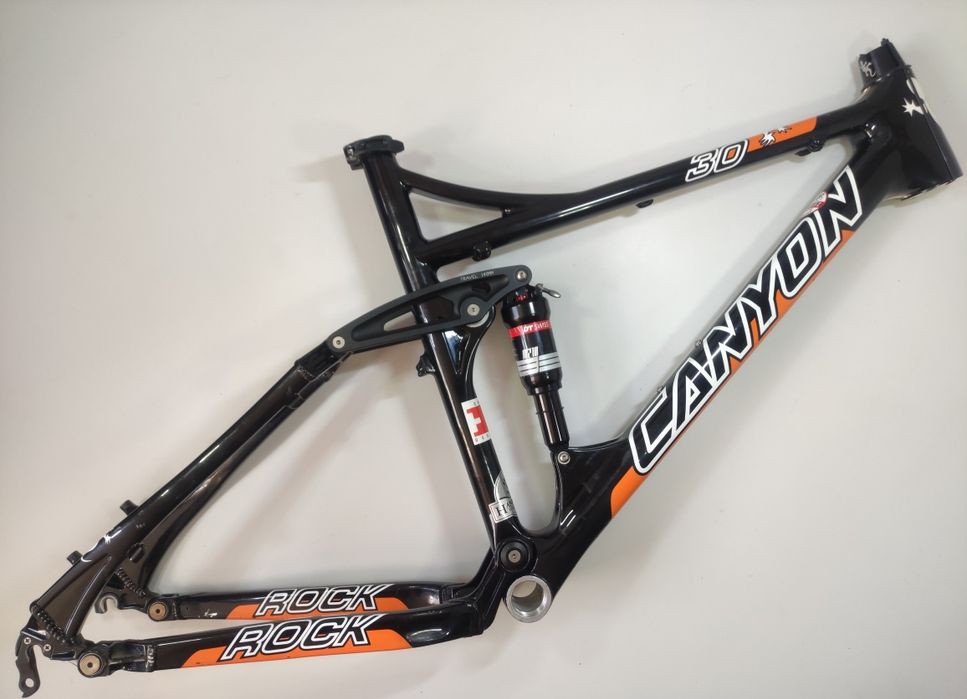 Рама CANYON Rock 30 Carbon 140мм 26" + Аморт DT SWISS M210; двухподвес