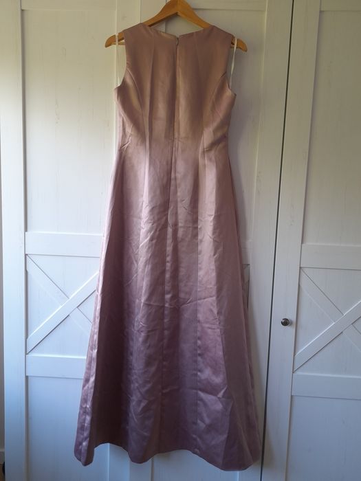 Długa sukienka wieczorowa