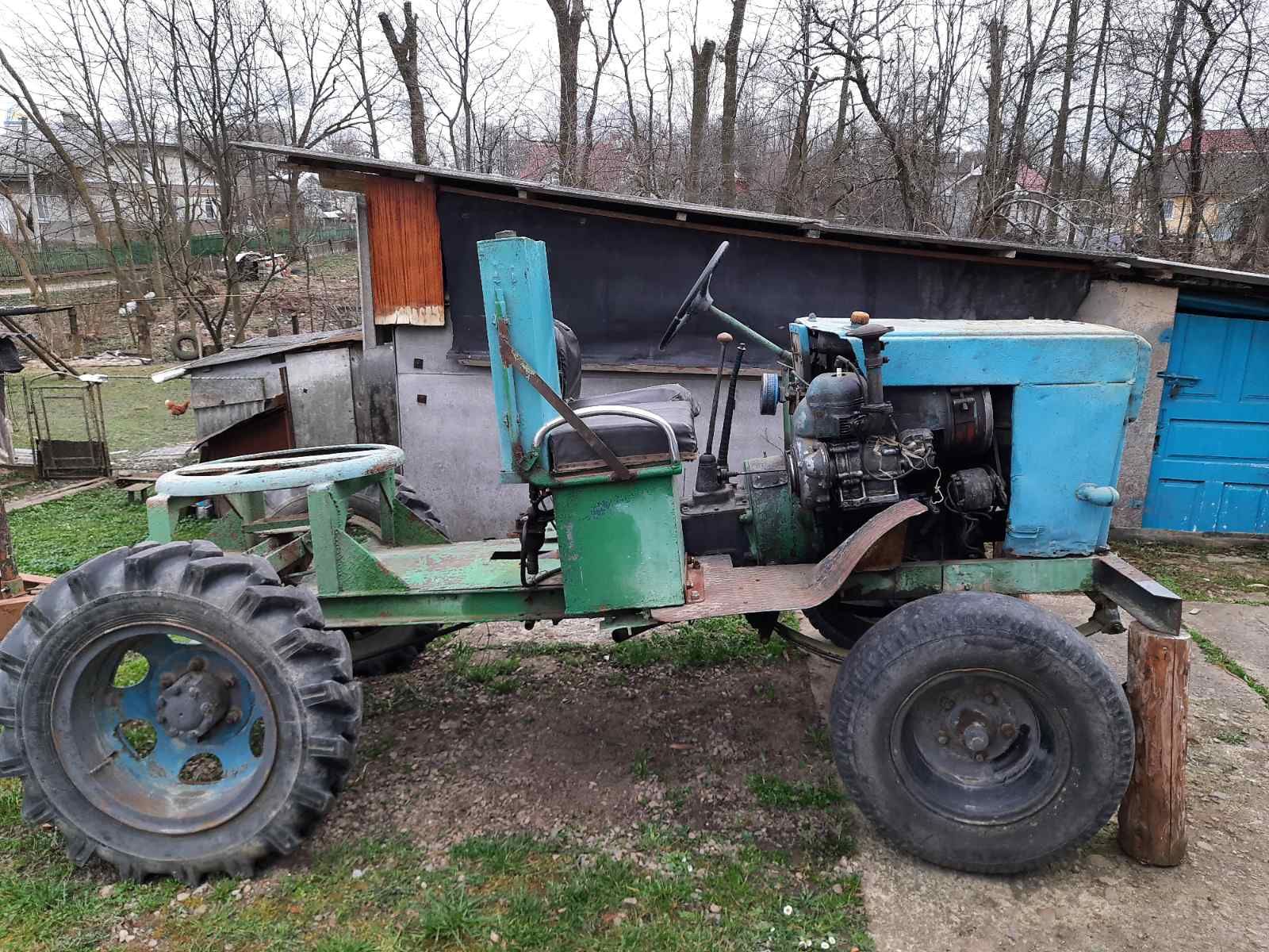 Трактор в хорошому стані.