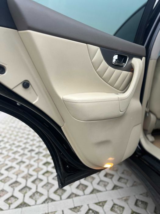 Infiniti QX70  3,7 2016 р