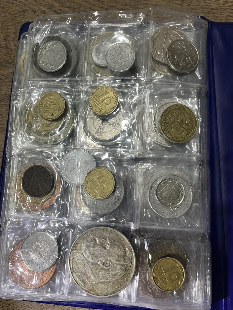 Zbiór monet ,banknotów i znaczków z całego świata