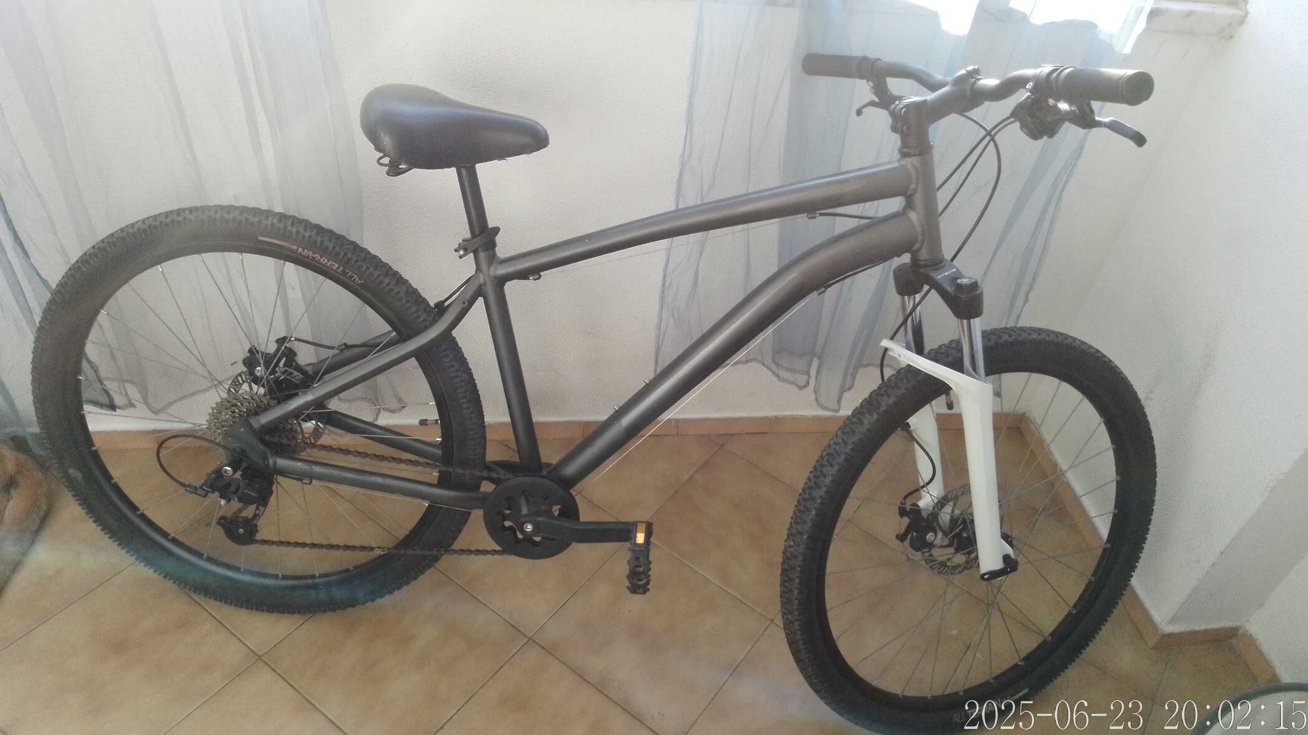 Bicicleta BTT pronta para andar