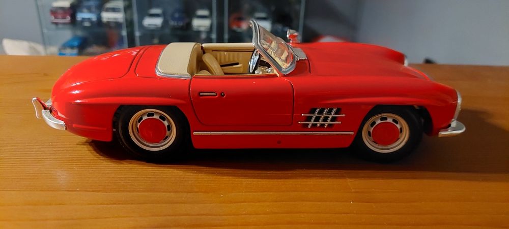 Model 1:18 Mercedes 300SL Cabrio Bburago Made in Italy