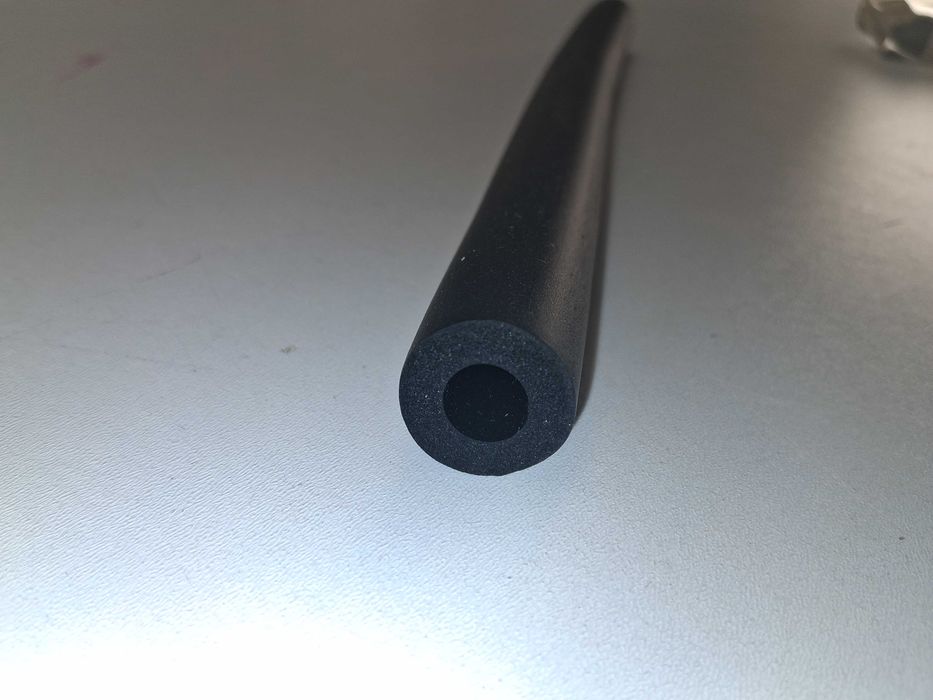 L019 Uszczelka Gąbka Pianka Uszczelniająca Wąż Izolacyjny