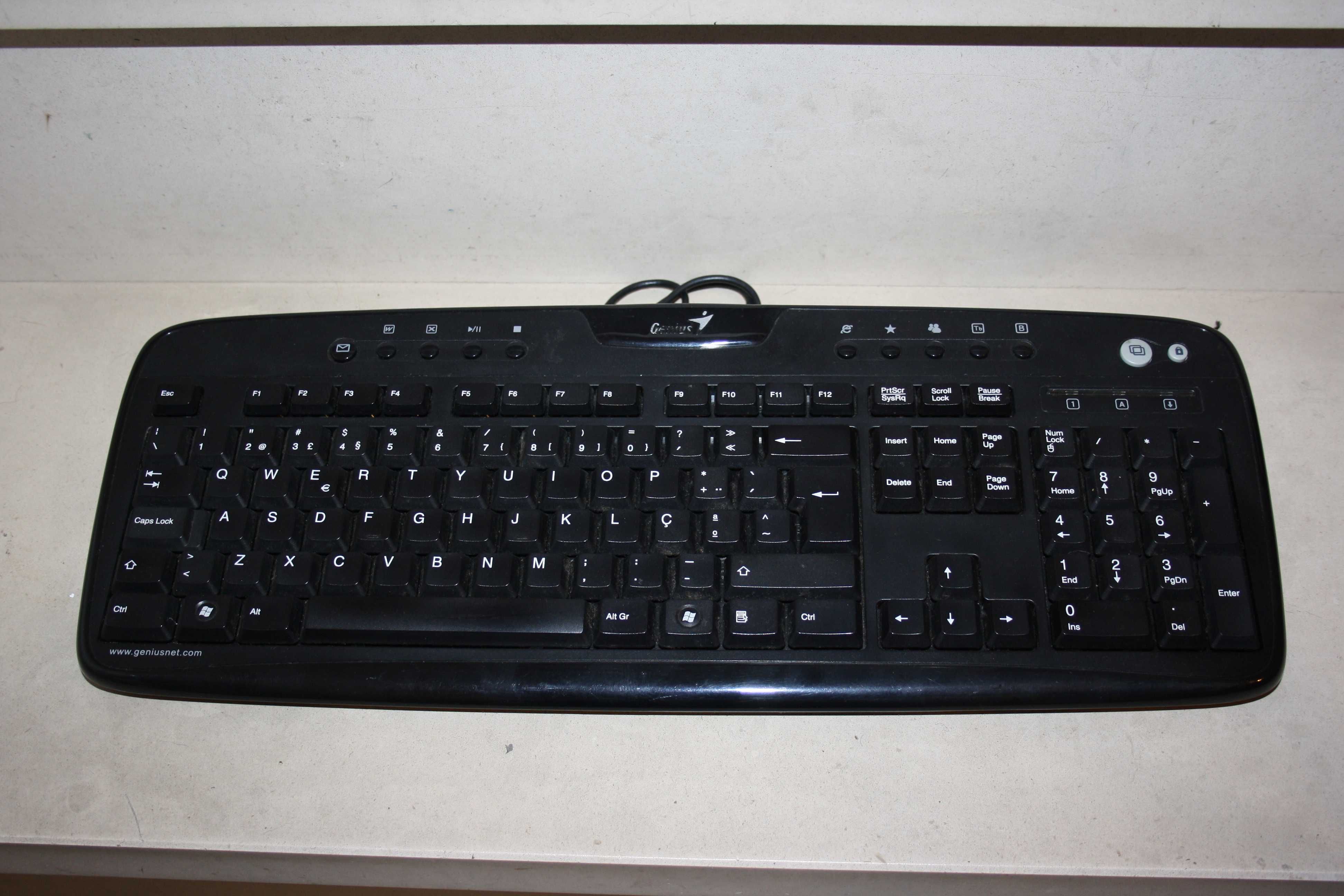 Teclado Genius c/ teclas multimedia