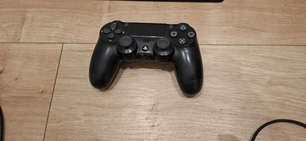 PS4 SLIM 1 TB - Como nova