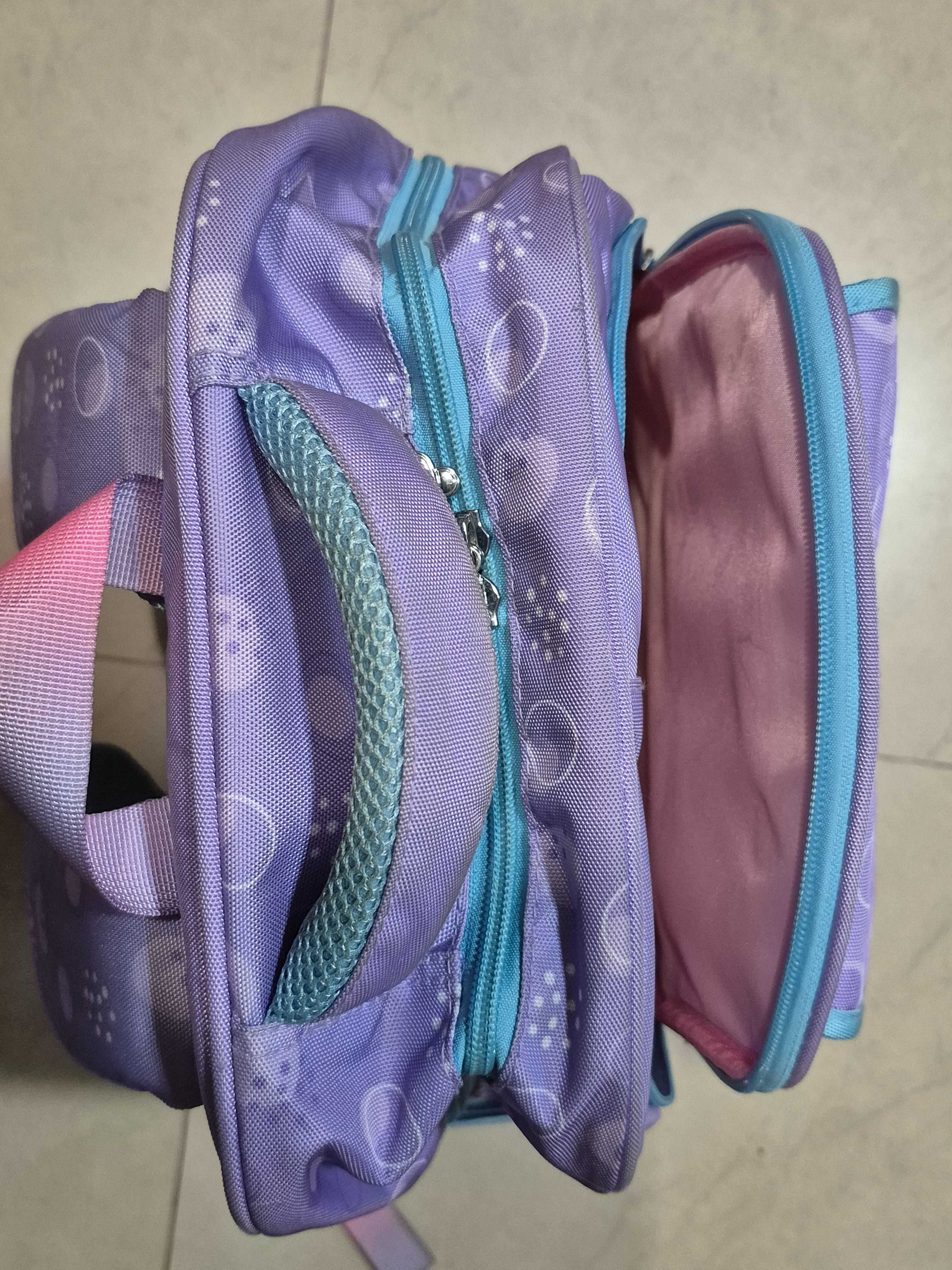 Vendo Mochila Lilás com Cauda de Sereia