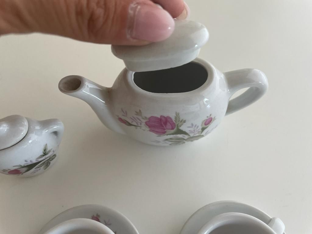 Serviço  de chá  miniatura  para colecção
